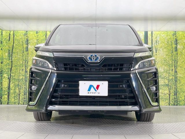 VOXY HYBRID