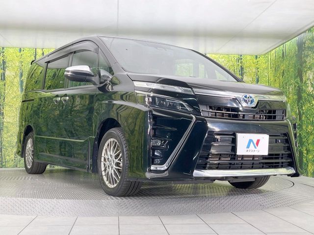 VOXY HYBRID