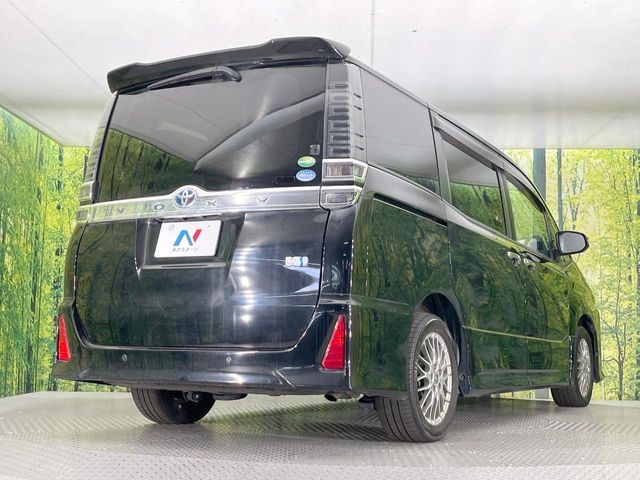 VOXY HYBRID