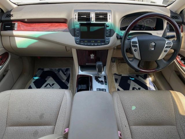 CROWN sedan