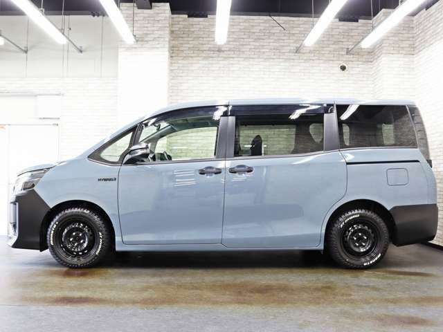 VOXY HYBRID
