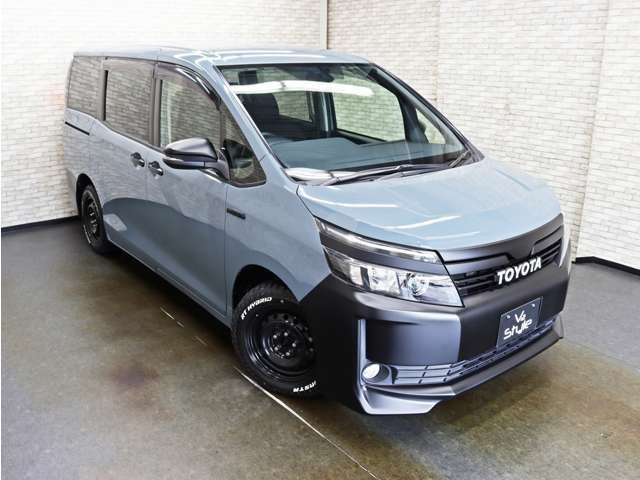 VOXY HYBRID