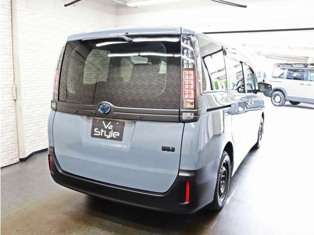 VOXY HYBRID