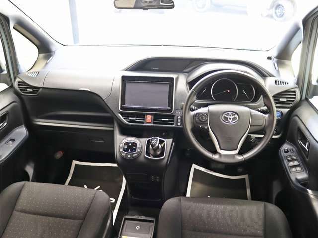 VOXY HYBRID