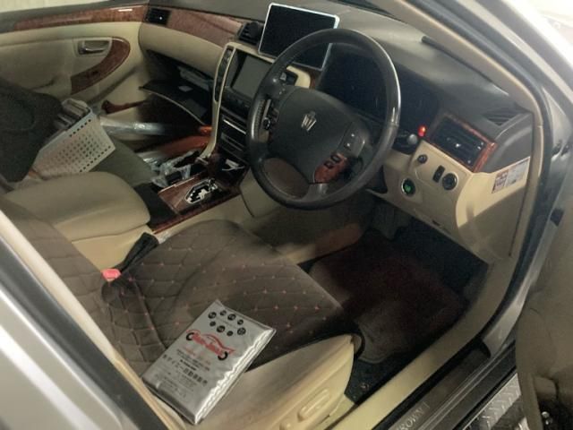 CROWN sedan