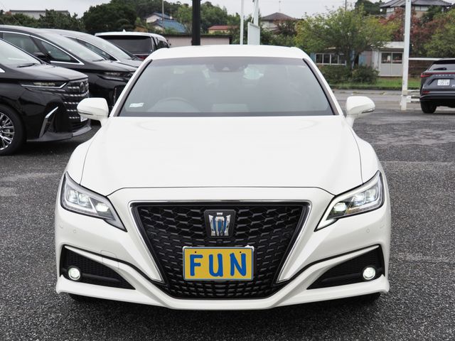 CROWN sedan hybrid 4WD