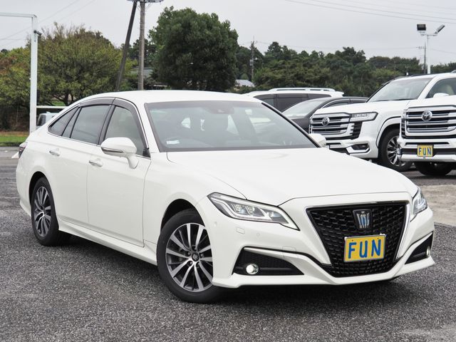 CROWN sedan hybrid 4WD