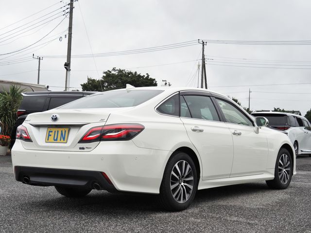 CROWN sedan hybrid 4WD