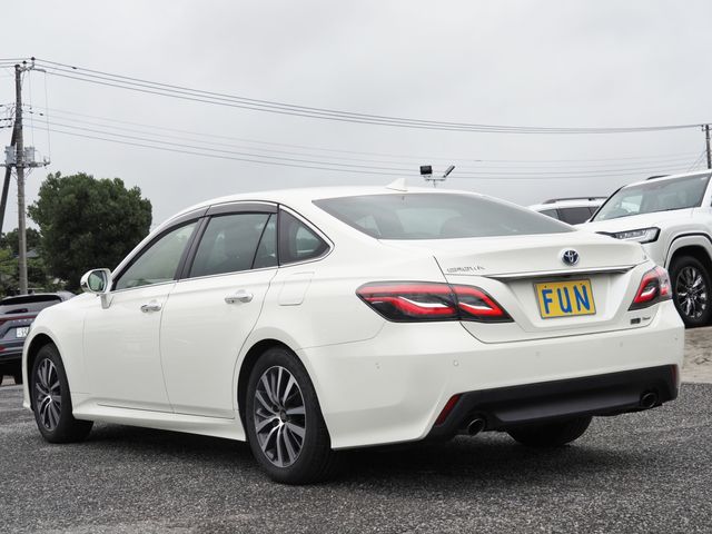 CROWN sedan hybrid 4WD