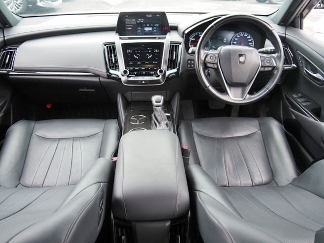 CROWN sedan hybrid 4WD