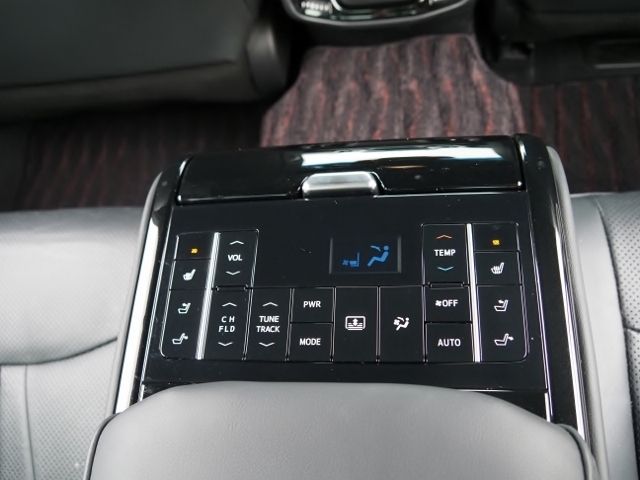 CROWN sedan hybrid 4WD