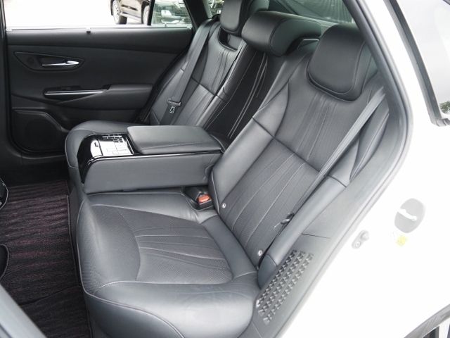 CROWN sedan hybrid 4WD