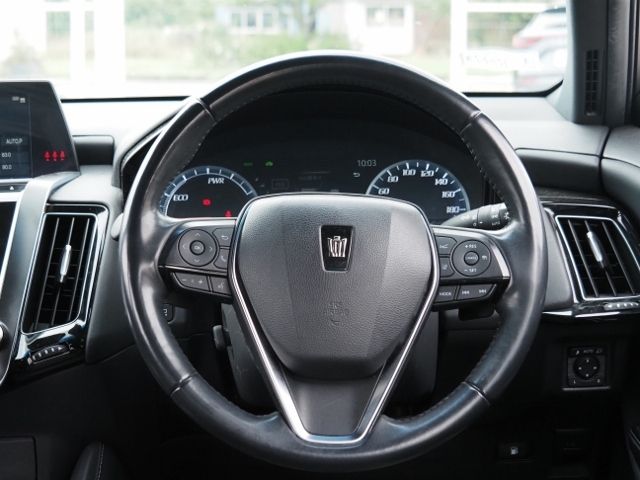 CROWN sedan hybrid 4WD