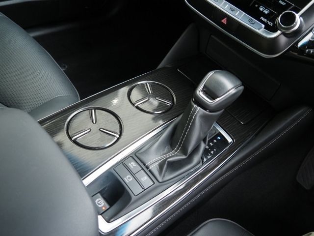 CROWN sedan hybrid 4WD