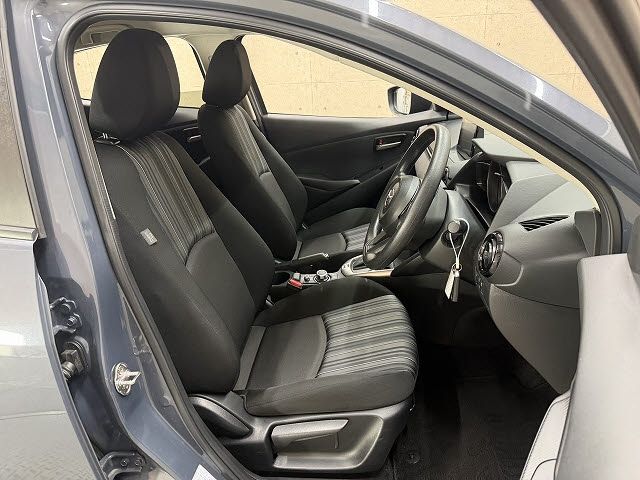 MAZDA2