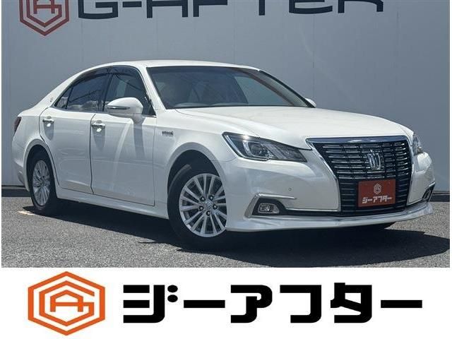 CROWN sedan hybrid