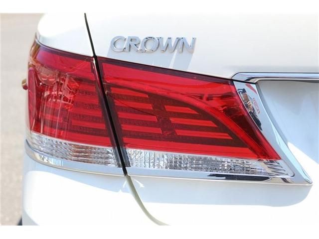CROWN sedan hybrid