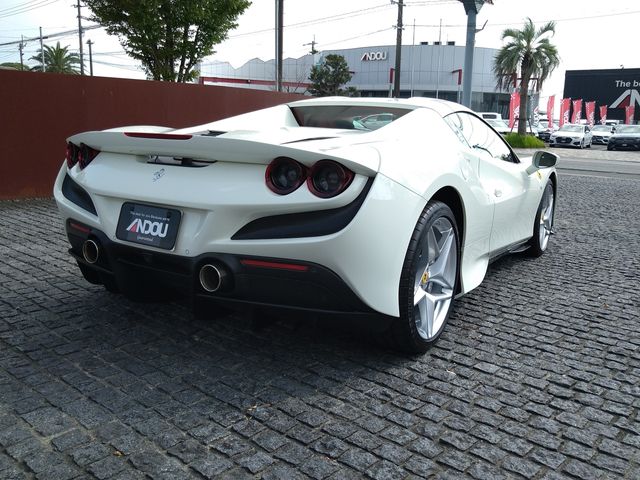 FERRARI F8 Spider