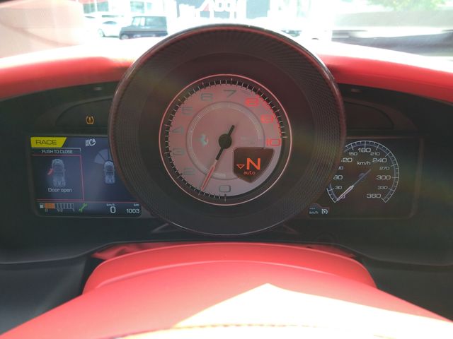 FERRARI F8 Spider