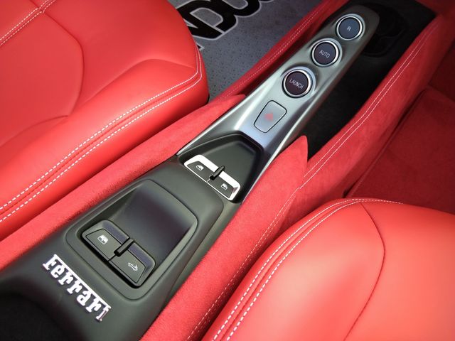 FERRARI F8 Spider