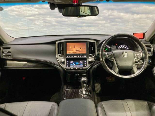 CROWN sedan hybrid 4WD