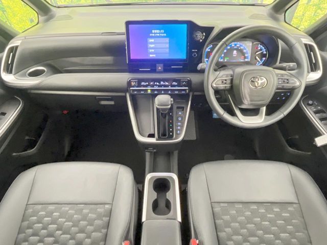 VOXY HYBRID