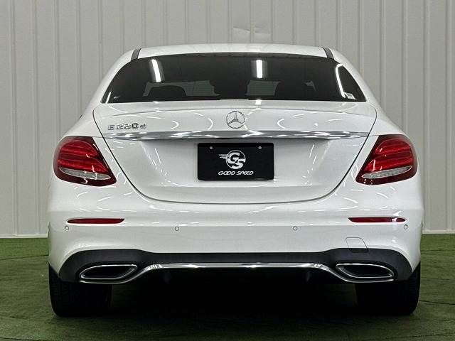 MERCEDES BENZ E class sedan