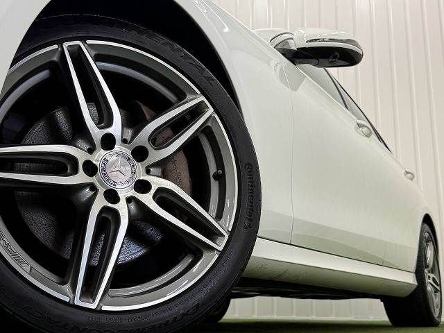 MERCEDES BENZ E class sedan