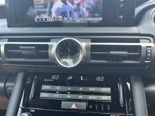 LEXUS IS300h