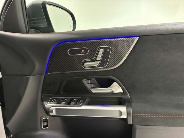 MERCEDES BENZ GLB