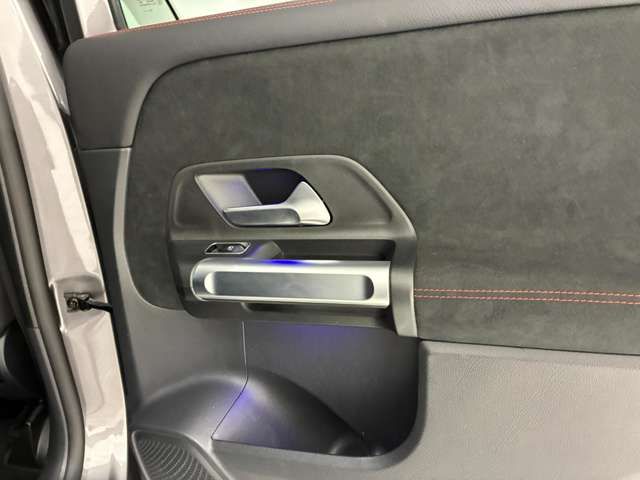 MERCEDES BENZ GLB