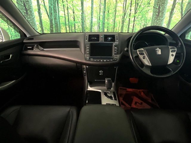 CROWN sedan