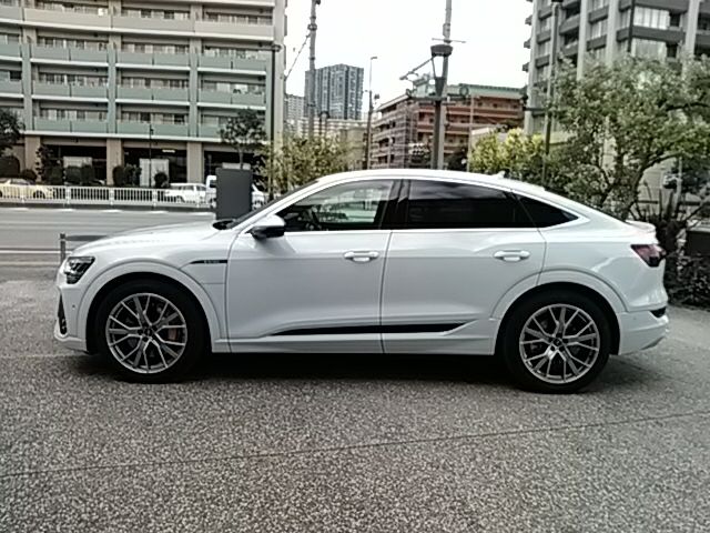 AUDI e-tron SPORTBACK