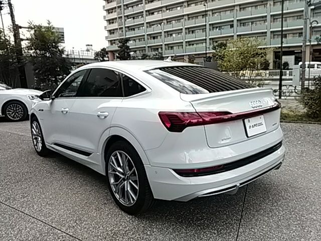 AUDI e-tron SPORTBACK