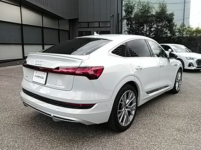 AUDI e-tron SPORTBACK