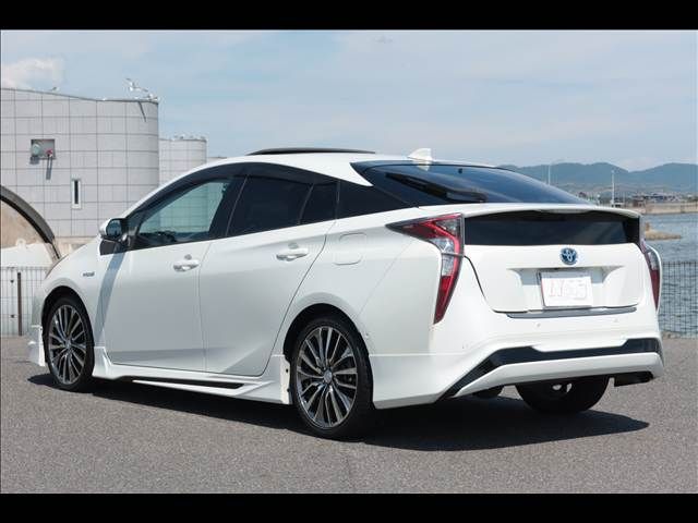 PRIUS 4WD