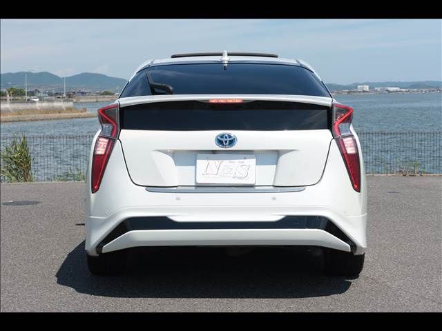 PRIUS 4WD