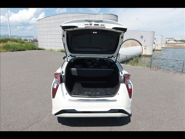 PRIUS 4WD