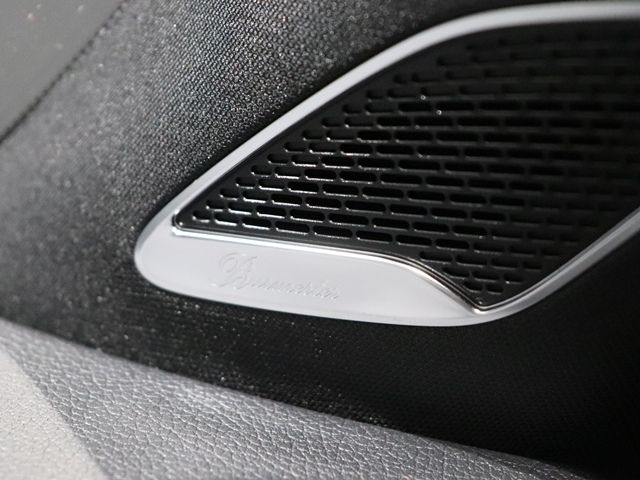MERCEDES BENZ GLB
