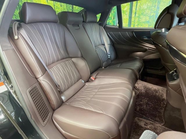 LEXUS LS500h 4WD
