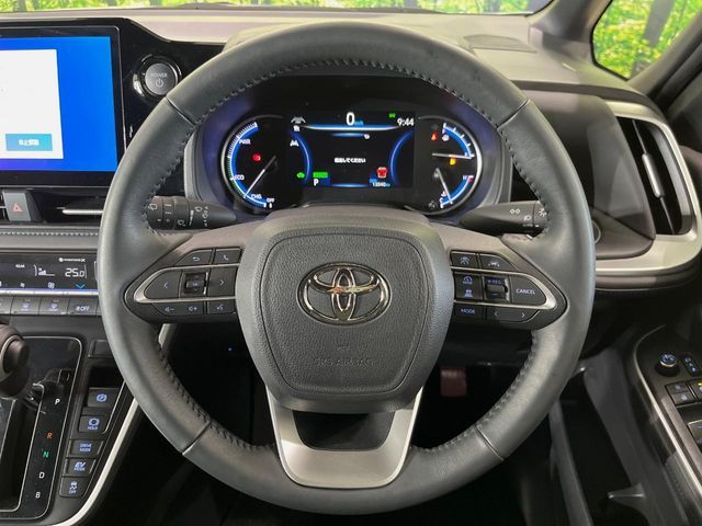 VOXY HYBRID