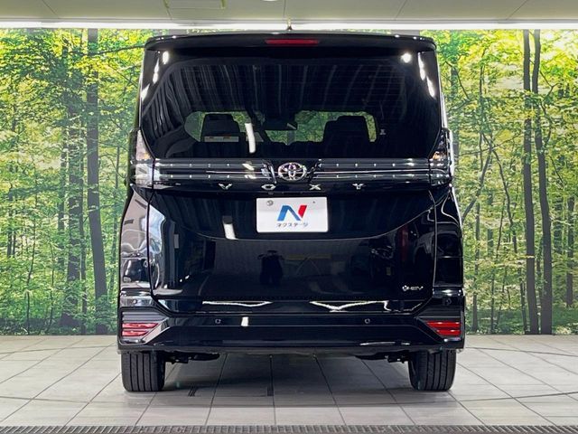 VOXY HYBRID
