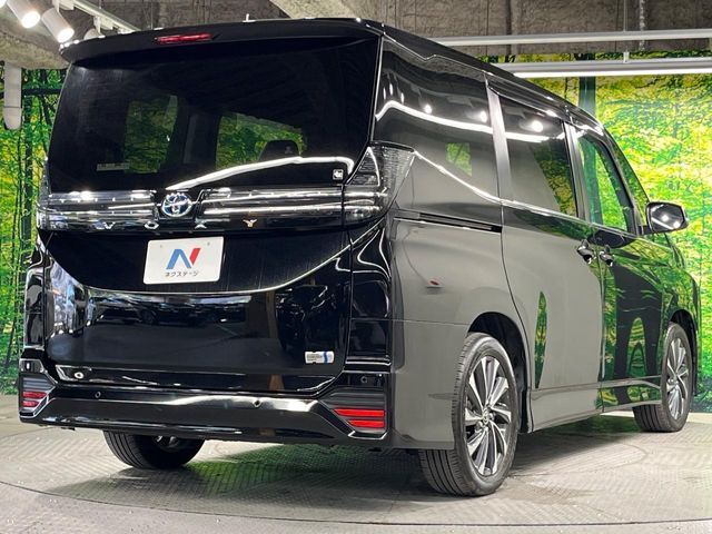 VOXY HYBRID