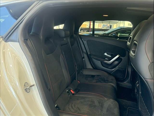 MERCEDES BENZ CLA Shooting Brake