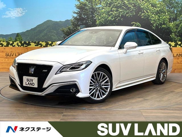 CROWN sedan hybrid