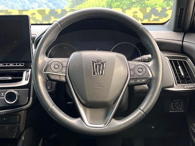 CROWN sedan hybrid