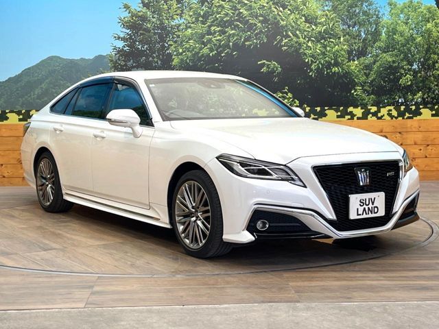 CROWN sedan hybrid
