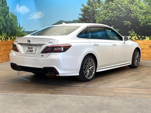 CROWN sedan hybrid