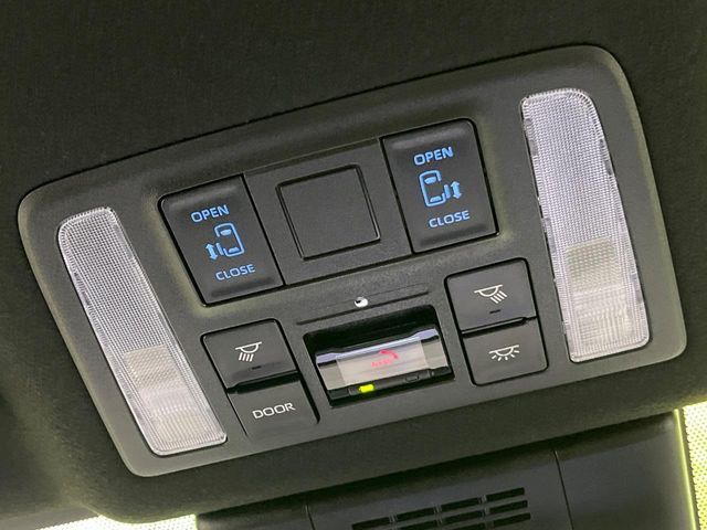 VOXY HYBRID