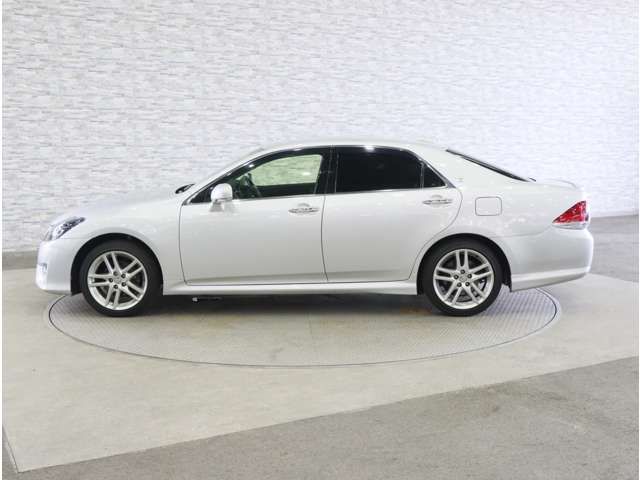 CROWN sedan